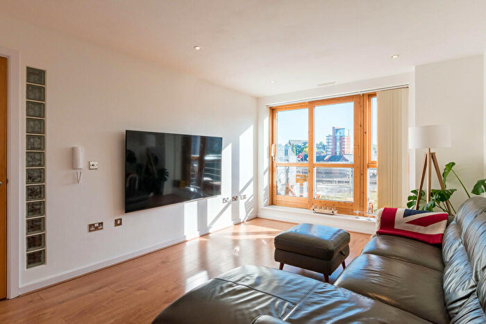 2 Bedroom Apartment To Rent In St James Quay, Leeds, LS10