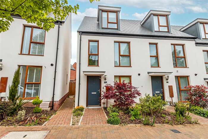 3 Bedroom End Of Terrace House For Sale In Ketley Park Road, Ketley, Telford, Shropshire, TF1