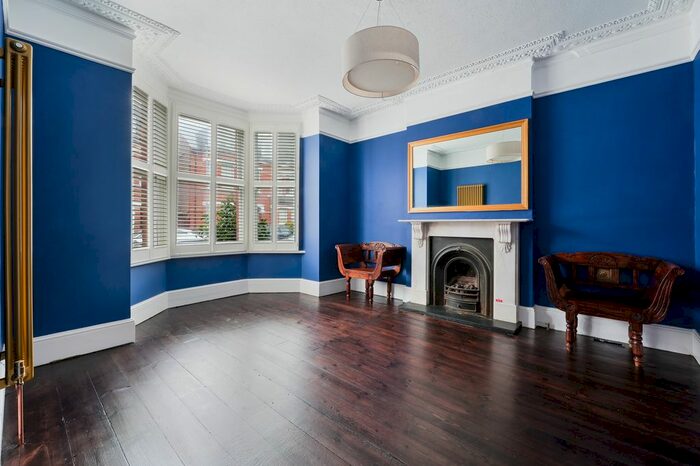 2 Bedroom Flat To Rent In Brunswick Road, Kingston Upon Thames, KT2