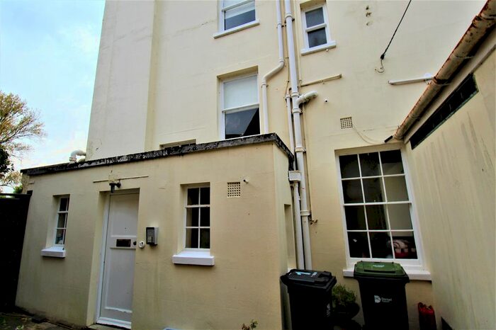2 Bedroom Flat To Rent In Glendon, Brog Street, Wimborne, BH21