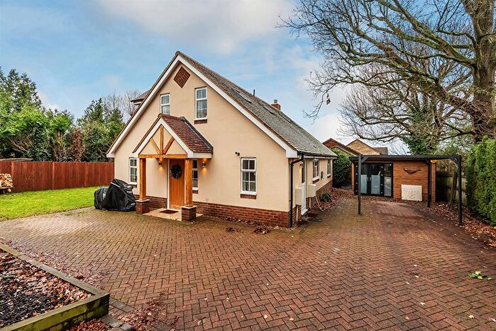 3 Bedroom Detached House For Sale In Leatherhead Road, Great Bookham, KT23
