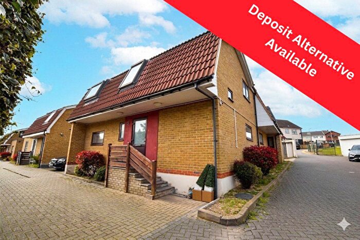 4 Bedroom Detached House To Rent In Radwin Close, Romford, RM5