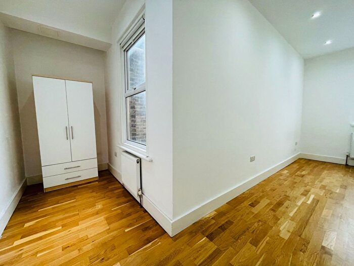 1 Bedroom Flat To Rent In Tooting High Street, Tooting Broadway, SW17