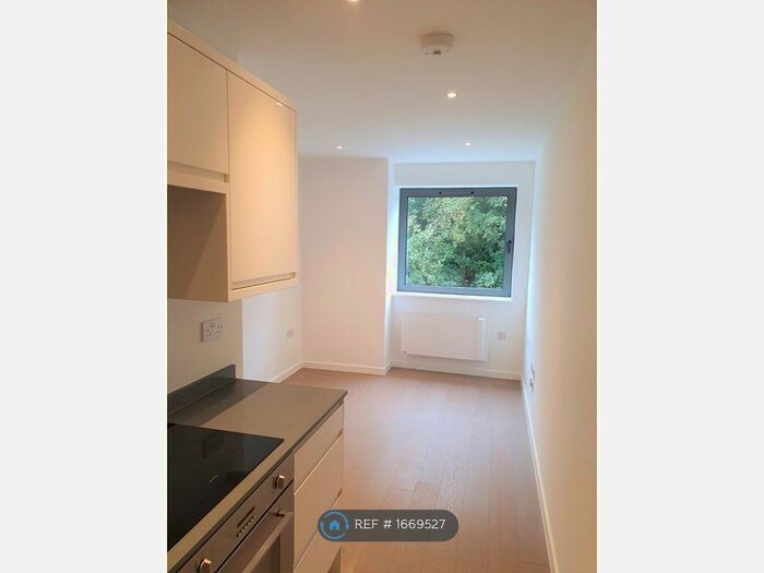 1 Bedroom Flat To Rent In Hubert Road, Brentwood, CM14