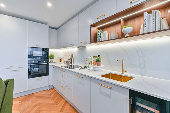 2 Bedroom Flat For Sale In Royal Arsenal Riverside, Woolwich, SE18