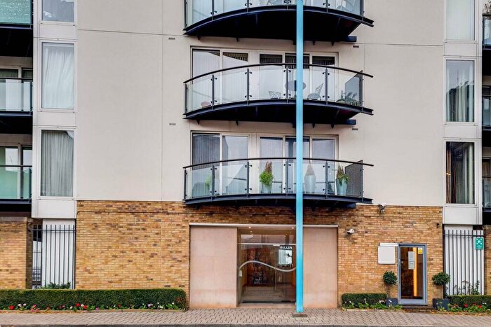 3 Bedroom Flat To Rent In Boardwalk Place, Canary Wharf, London, E14