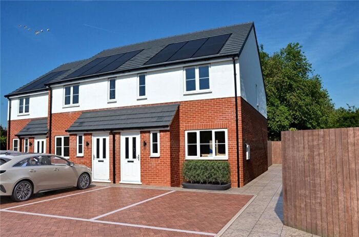 3 Bedroom End Of Terrace House For Sale In Balmoral Road, Queens Park, Northampton, NN2