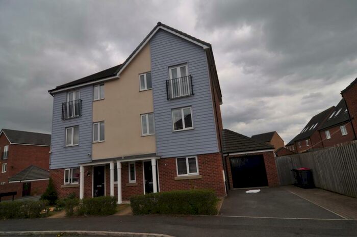 4 Bedroom Semi-Detached House To Rent In Fircrest Way, Wath Upon Dearne, S63