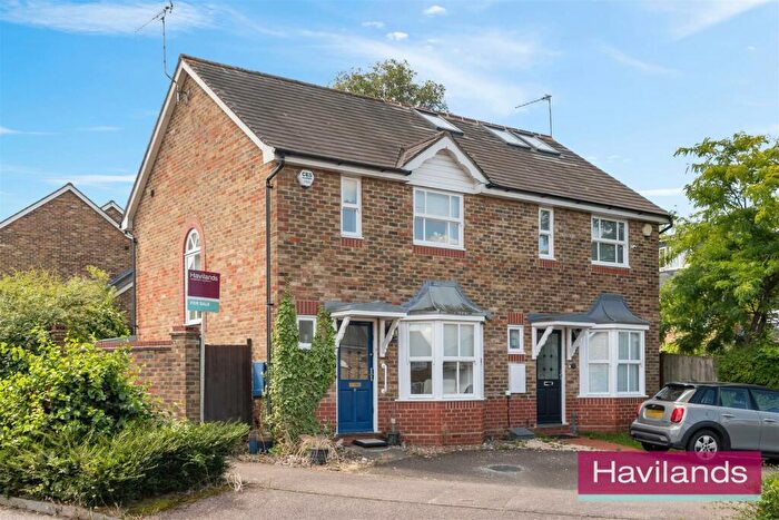 2 Bedroom Semi-Detached House For Sale In Laidlaw Drive, London, N21