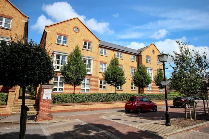 2 Bedroom Flat To Rent In Chapman Way, Haywards Heath, RH16