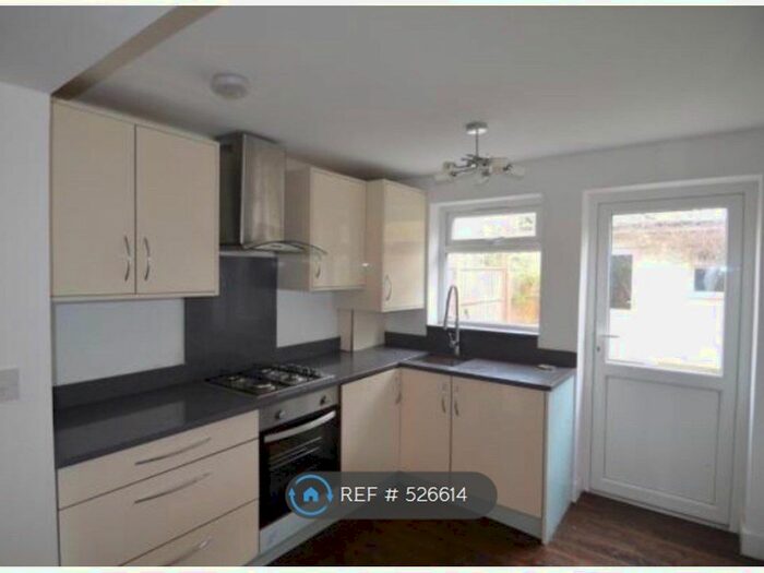 4 Bedroom Semi-Detached House To Rent In Whitestile Road, Brentford, TW8