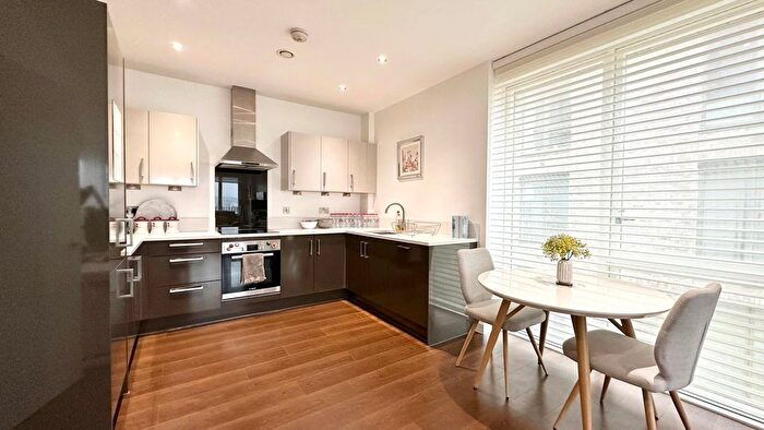 2 Bedroom Flat For Sale In Lockside Way, London, E16