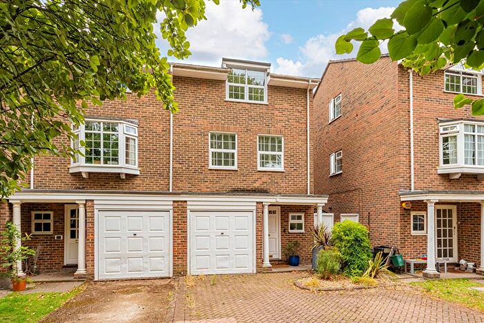 4 Bedroom Property To Rent In Clifden Road, Twickenham, TW1