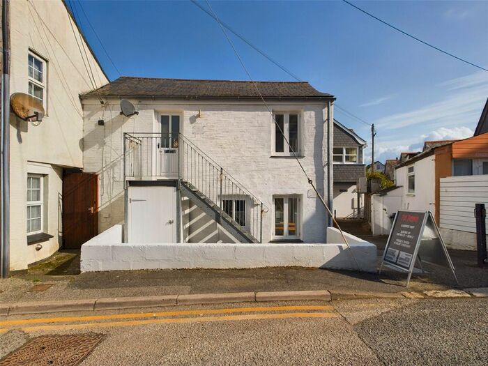 2 Bedroom Flat To Rent In Trevanson Street, Wadebridge, PL27