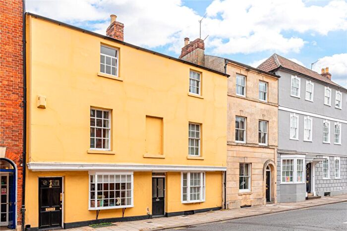 3 Bedroom Town House For Sale In Long Street, Devizes, Wiltshire, SN10