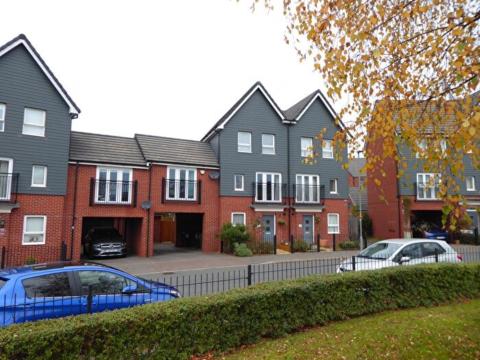 4 Bedroom Semi-Detached House To Rent In Cranmore Circle, Milton Keynes, MK10