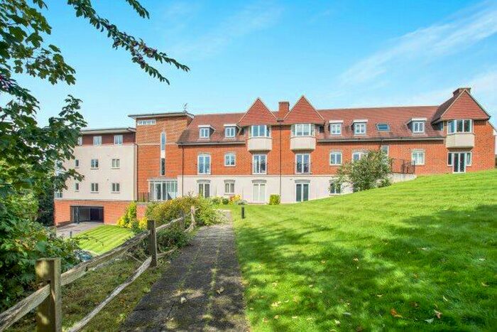 2 Bedroom Flat To Rent In Horsham Road, Dorking, RH4