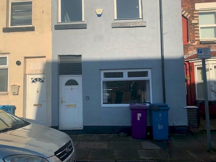 2 Bedroom House To Rent In Dorset Road, L6