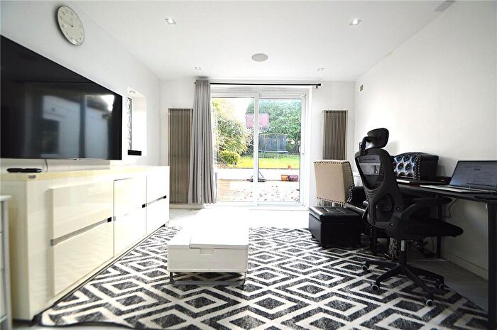4 Bedroom Semi-Detached House To Rent In Croham Close, South Croydon, CR2