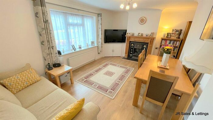 3 Bedroom End Of Terrace House For Sale In Goffs Oak Avenue, Goffs Oak, EN7