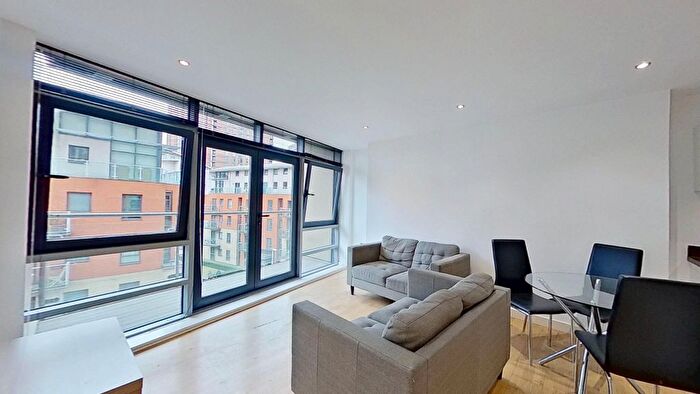 2 Bedroom Flat To Rent In Gotts Road, Leeds, LS12