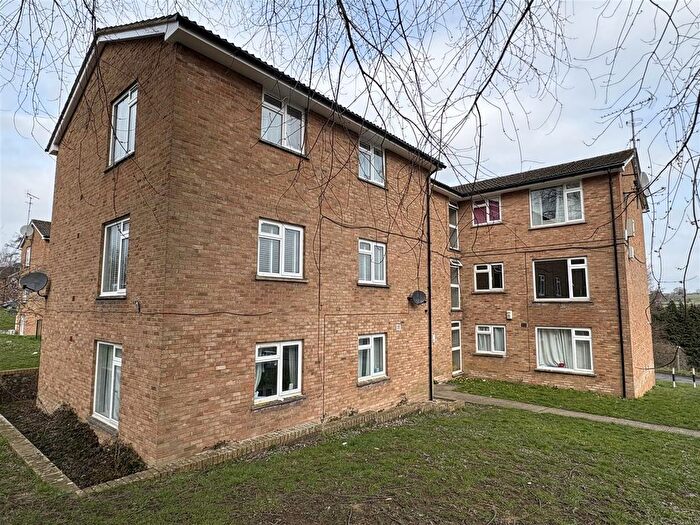 2 Bedroom Flat To Rent In Acacia Drive, Cam, Dursley, GL11
