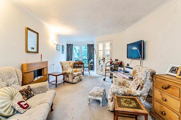 2 Bedroom Flat For Sale In Croydon Road, Caterham, Surrey, CR3