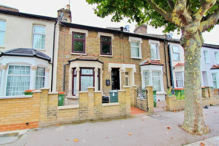 4 Bedroom Terraced House To Rent In Nine Acres Close, Greater London, E12