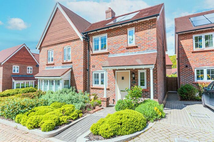 2 Bedroom Semi-Detached House To Rent In Buchanan Way, Binfield, RG42