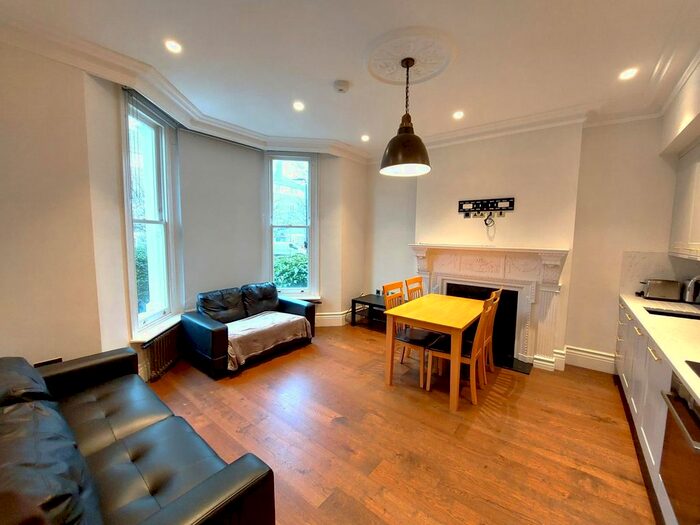 2 Bedroom Flat To Rent In The Grove, Ealing, London, W5