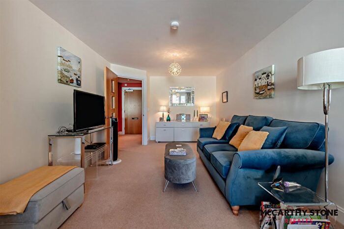 1 Bedroom Flat For Sale In Horizons, Churchfield Road, Poole, BH15
