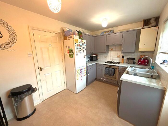 2 Bedroom End Terrace House For Sale In Wraysbury Close, Leagrave, Luton, Bedfordshire, LU4