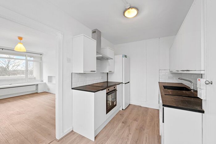 2 Bedroom Flat To Rent In Tangley Grove, London, SW15