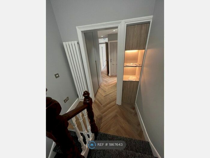 2 Bedroom Flat To Rent In Emu Road, London, SW8