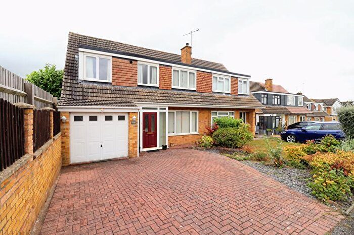 5 Bedroom Semi-Detached House For Sale In South Lawne, Bletchley, Milton Keynes, MK3