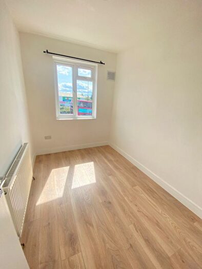 3 Bedroom Flat To Rent In Streatham Vale, London, SW16