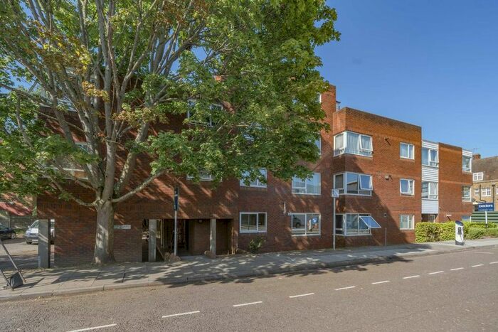 1 Bedroom Flat To Rent In Victoria Villas, Richmond, TW9