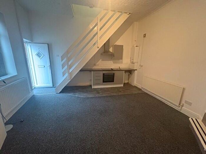 1 Bedroom End Of Terrace House To Rent In Stockport Road, Hyde, Greater Manchester, SK14