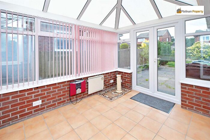 3 Bedroom Detached Bungalow For Sale In Woodside Drive, Meir Heath, ST3