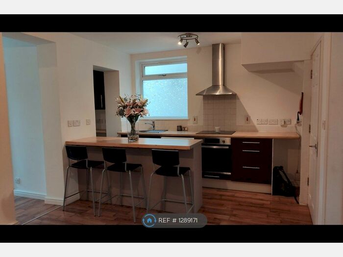2 Bedroom Flat To Rent In Waltham Avenue, Hayes UB3