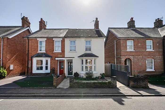 4 Bedroom Semi Detached House For Sale In York Road, Newbury, , West Berkshire, RG14
