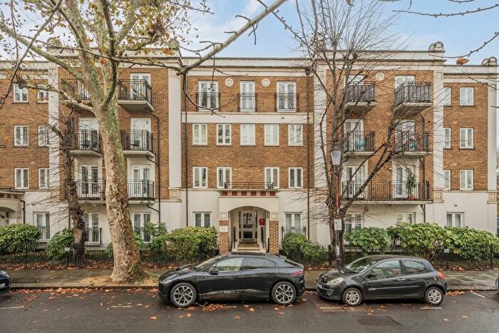 2 Bedroom Flat For Sale In Russell Road, Westbourne, W14