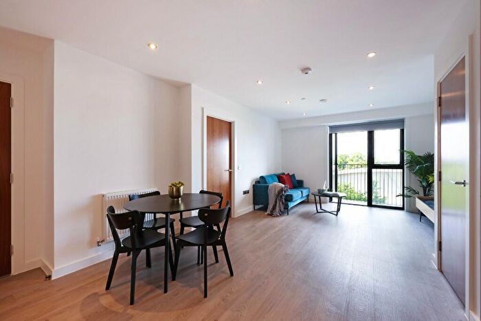 2 Bedroom Flat To Rent In Sienna House, Sutton, London, SM1