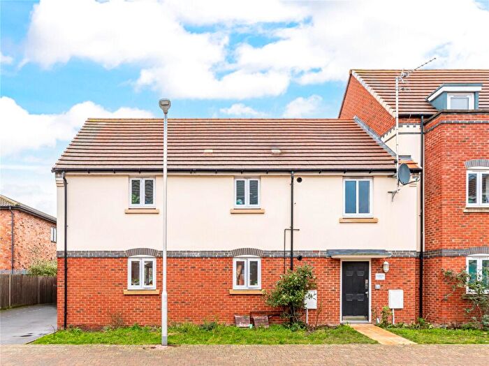2 Bedroom Apartment For Sale In Carpenters Close, Newbury, Berkshire, RG14