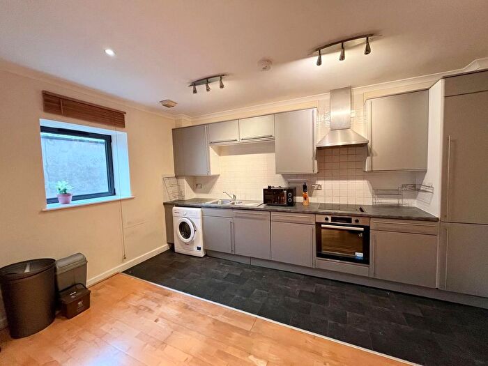 2 Bedroom Flat To Rent In Caroline Street, Cardiff, CF10
