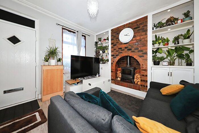 2 Bedroom Detached House For Sale In Bushbury Road, Fallings Park, Wolverhampton, WV10