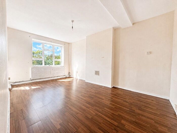 4 Bedroom Flat For Sale In Patmore Estate, London, SW8
