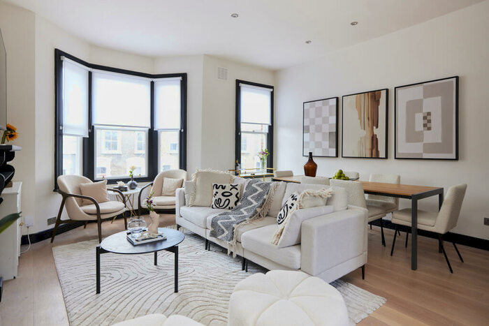 3 Bedroom Flat To Rent In Battersea Bridge Road, SW11