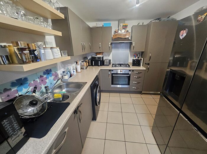 4 Bedroom Town House To Rent In Goodhart Crescent, Dunstable, Bedfordshire, LU6