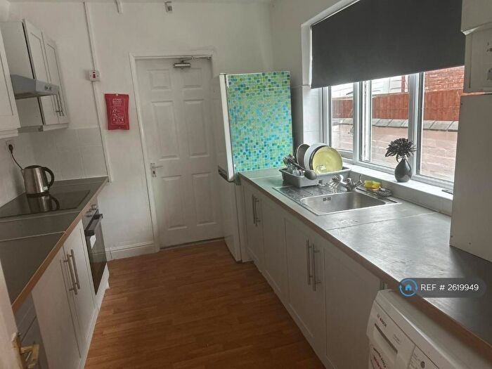 4 Bedroom Flat To Rent In Copenhagen Street, London, N1